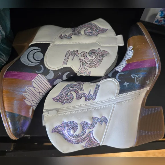 HANDCRAFTED Upcycle Cowgirl Boots HANDPAINTED Ankle Boots Block Heel Shoes 9.5 - Picture 3 of 16